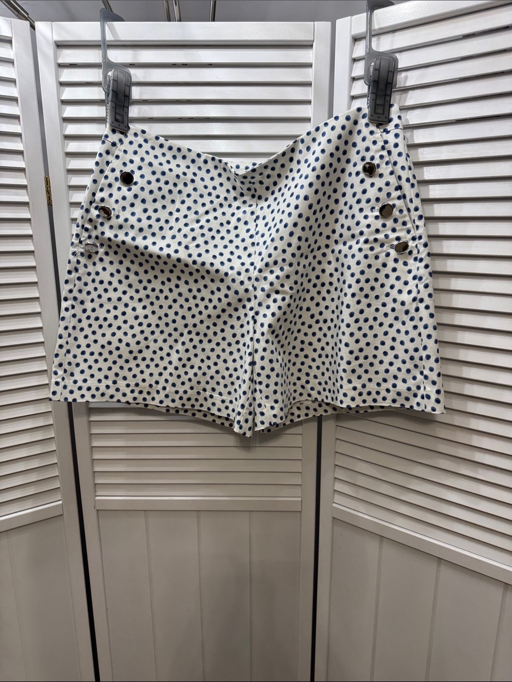 Jules & Leopold White Shorts with Navy Polka Dots